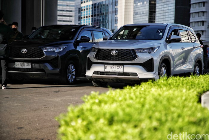 Ini Rahasia di Balik Populernya Innova Zenix Hybrid di Indonesia!