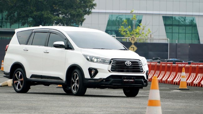 Toyota Jelaskan Mengapa Innova Reborn Tetap Populer Meski Zenix Telah Hadir