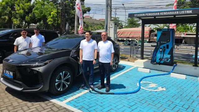 Toyota Kembangkan Ekosistem Kendaraan Listrik di Indonesia