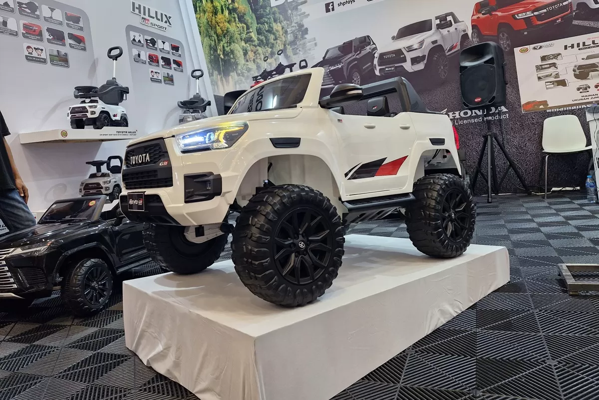 Hadiah Spesial untuk Si Kecil Yuk Intip Spesifikasi Mobil Mainan Toyota Hilux GR Sport Mini
