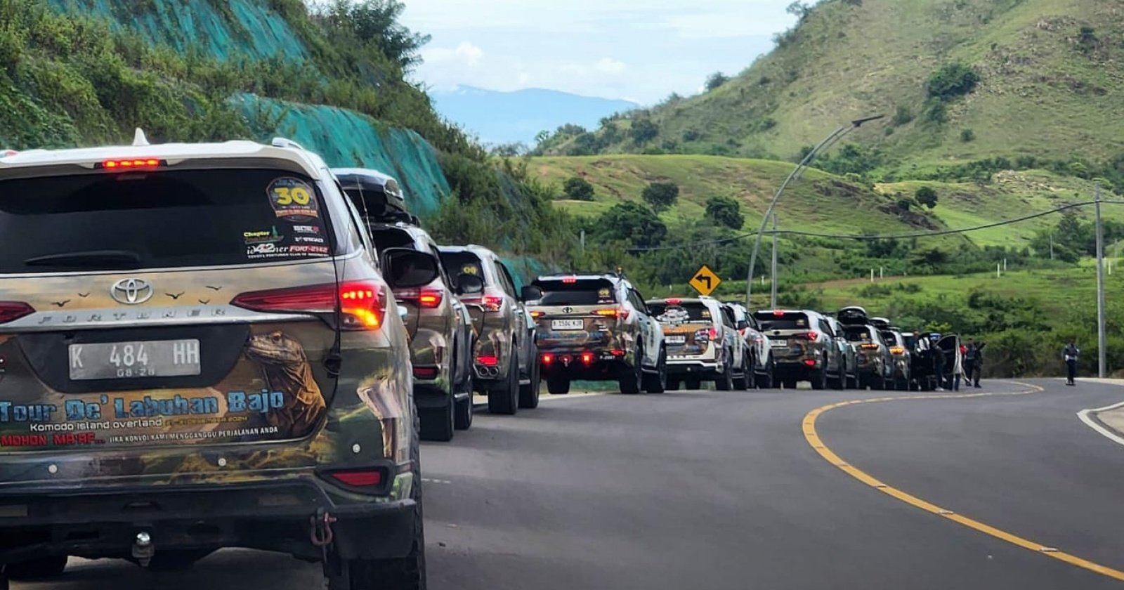 Komunitas Pengguna Mobil Toyota Fortuner Tempuh 600 Km Tutup Tahun di Labuan Bajo