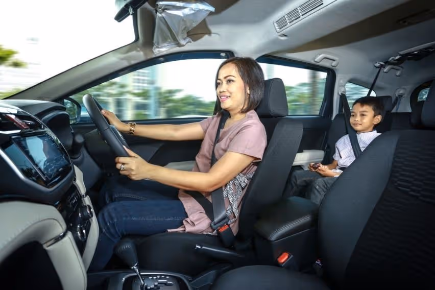 Bahaya Meninggalkan Anak Kecil Sendirian di Dalam Mobil Tanpa Pengawasan