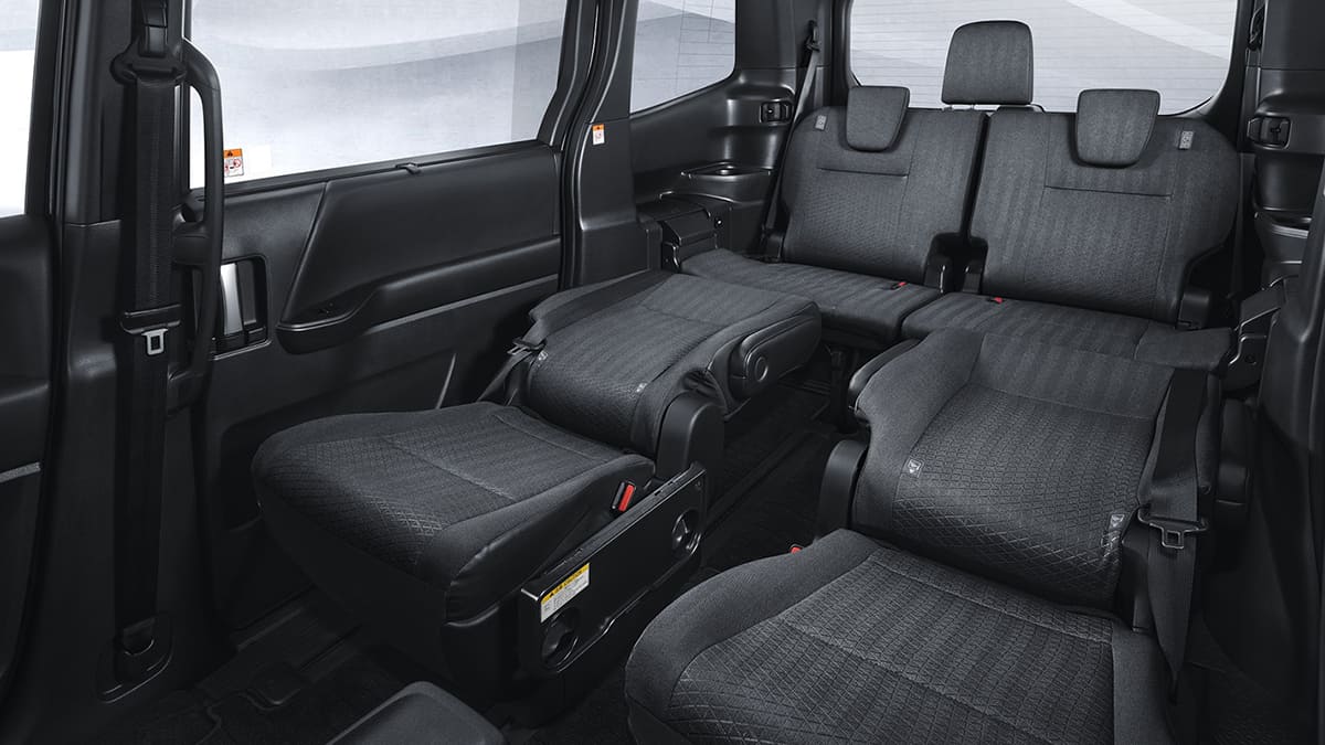 Interior Nyaman dan Mesin Efisien, Ini Keunggulan Toyota Voxy