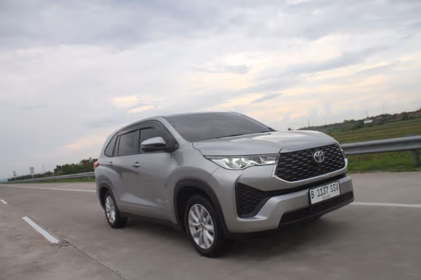 Mengulas Toyota Kijang Innova Zenix V CVT Bensin, MPV Medium yang Nyaman