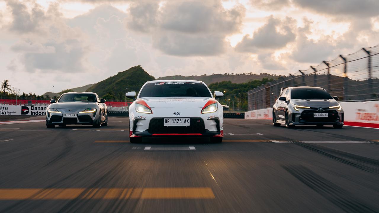 Rasakan Sensasi GR Supra dan GR Corolla di Lintasan Mandalika